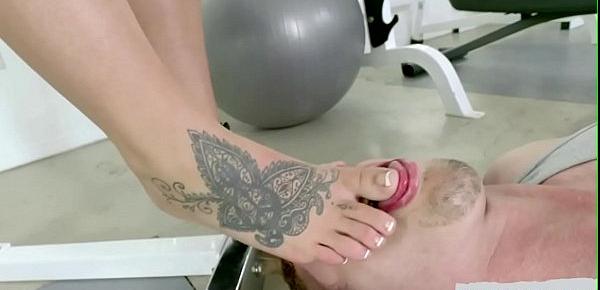  MILF getting fucked in the gym